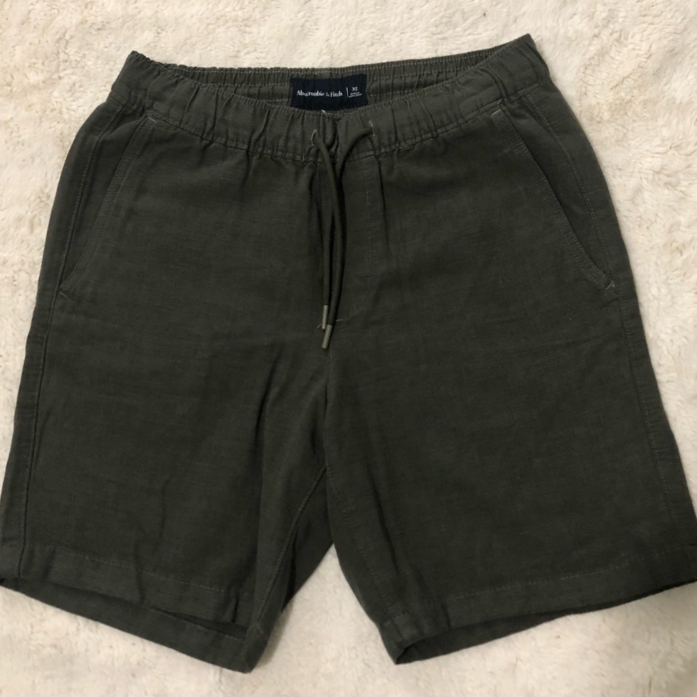 Short for men, color green, brand Abercrombie  & Fitch, size XS